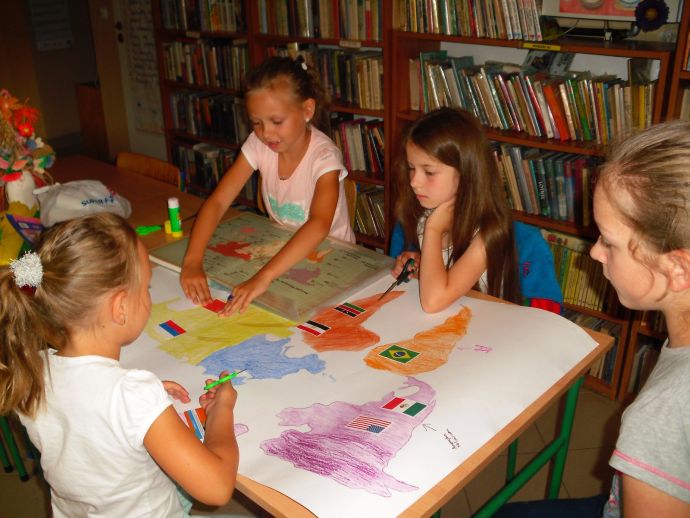 Wakacyjne zajęcia w bibliotece w Bereście