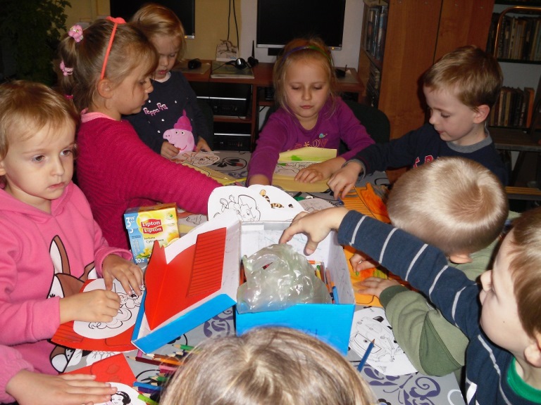 Kreatywnie i teatralnie w bibliotece na Źródlanej 